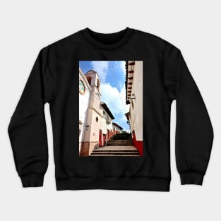 Ruelle dans la ville colonial de Patzcuaro Crewneck Sweatshirt